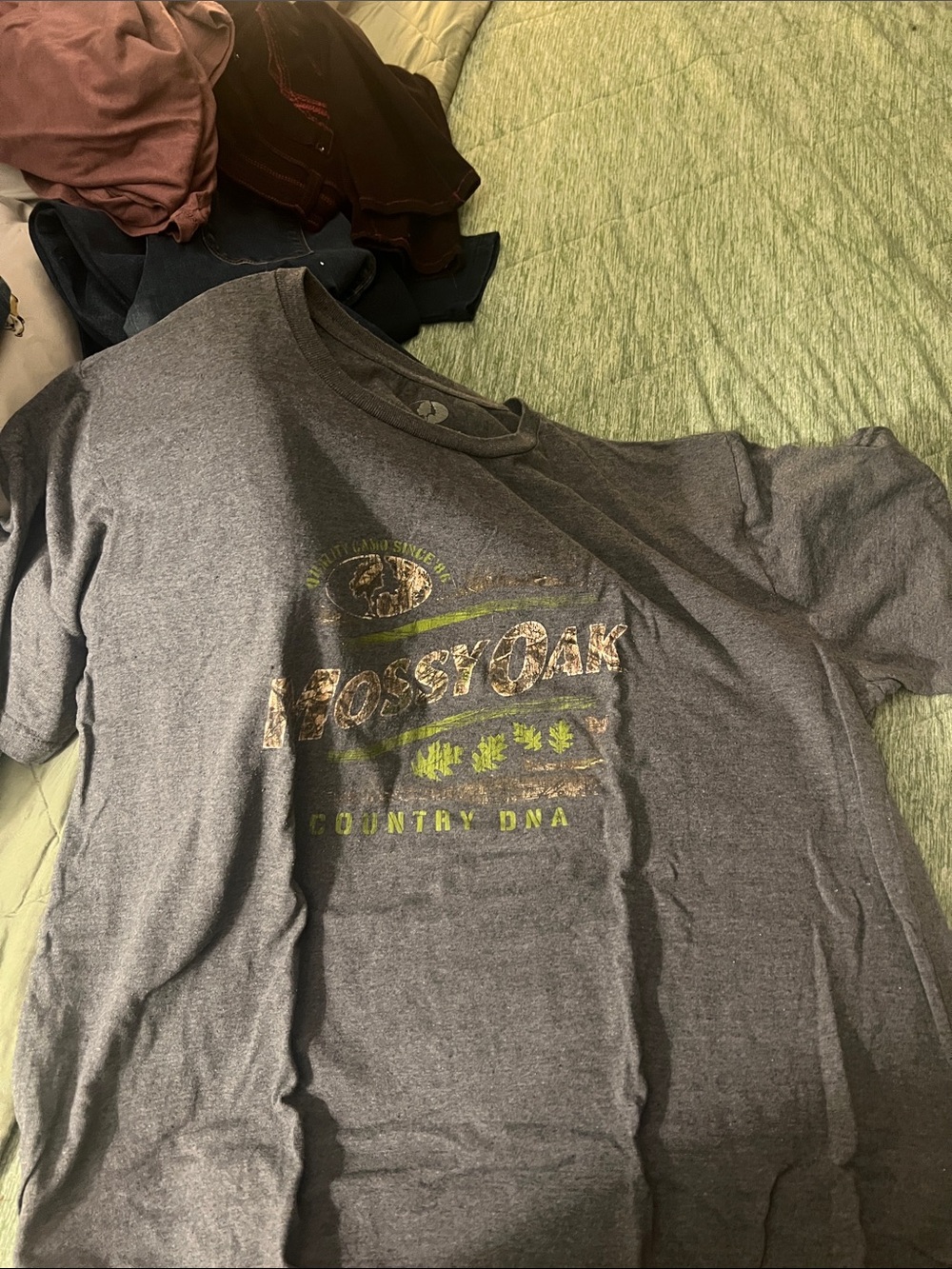 Mossy Oak Gray Short-Sleeve Graphic Tee with Green Accents